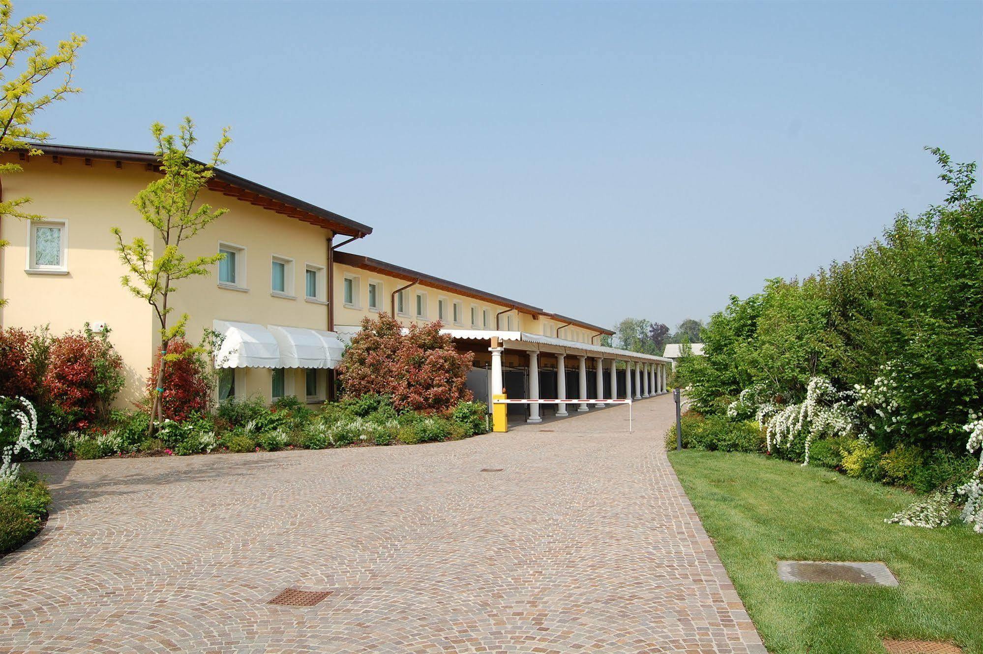 Hotel Motel Gold Calcinate Kültér fotó