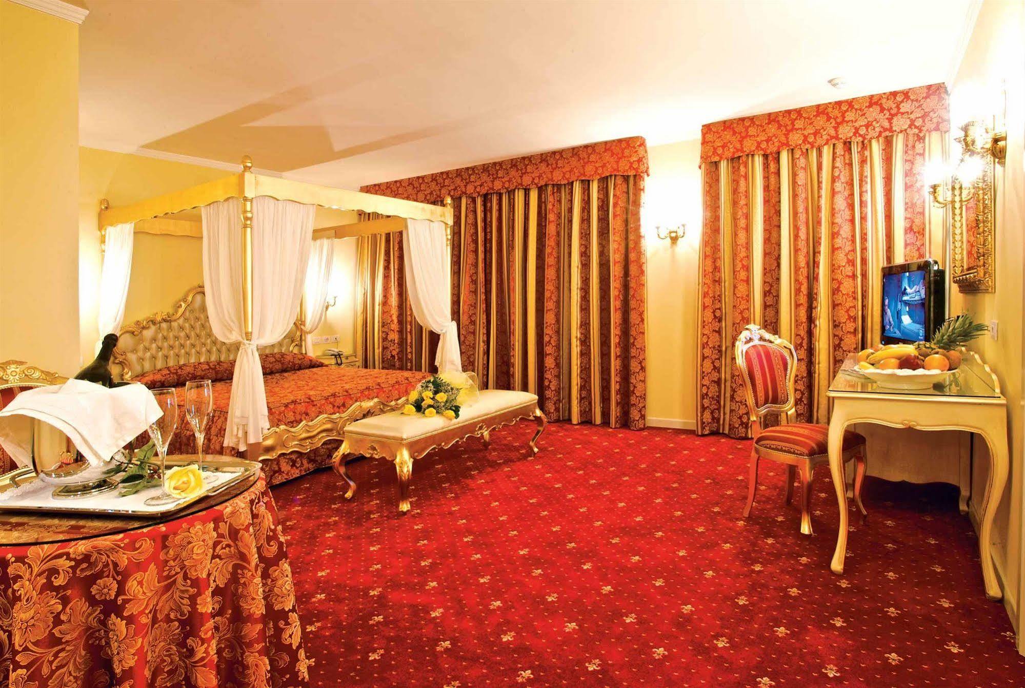 Hotel Motel Gold Calcinate Kültér fotó