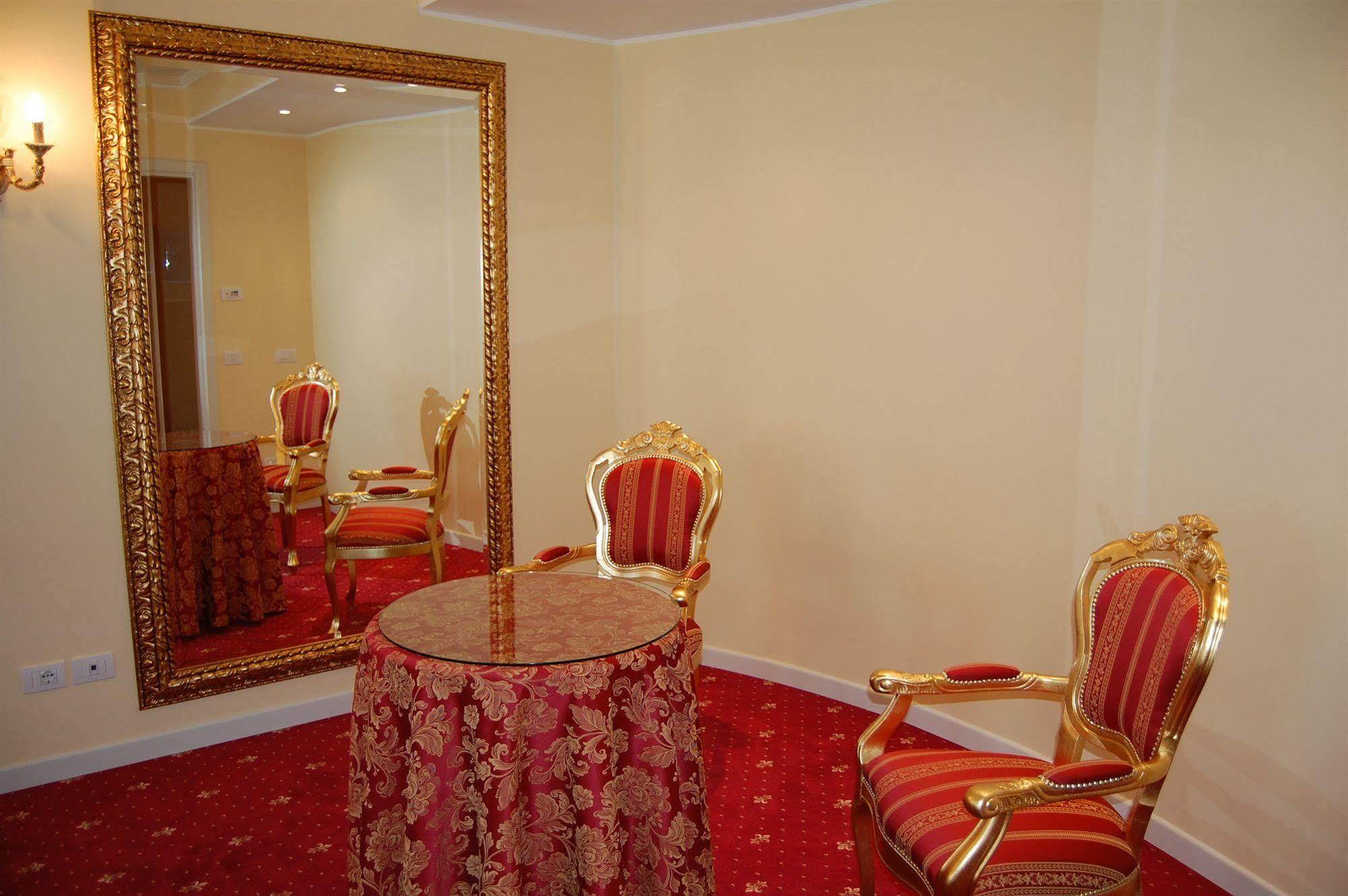 Hotel Motel Gold Calcinate Kültér fotó