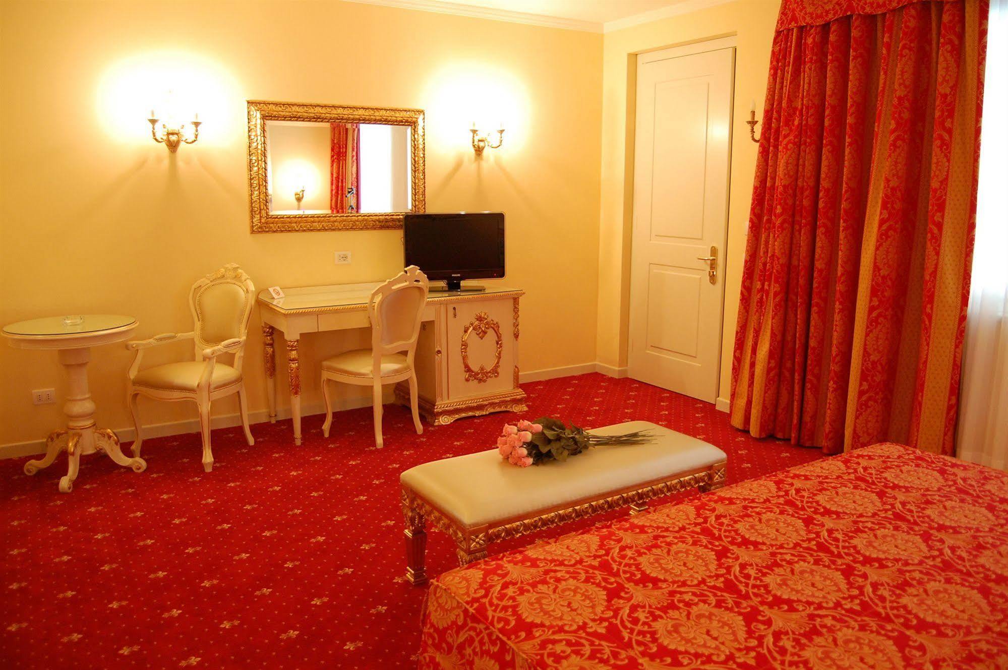 Hotel Motel Gold Calcinate Kültér fotó