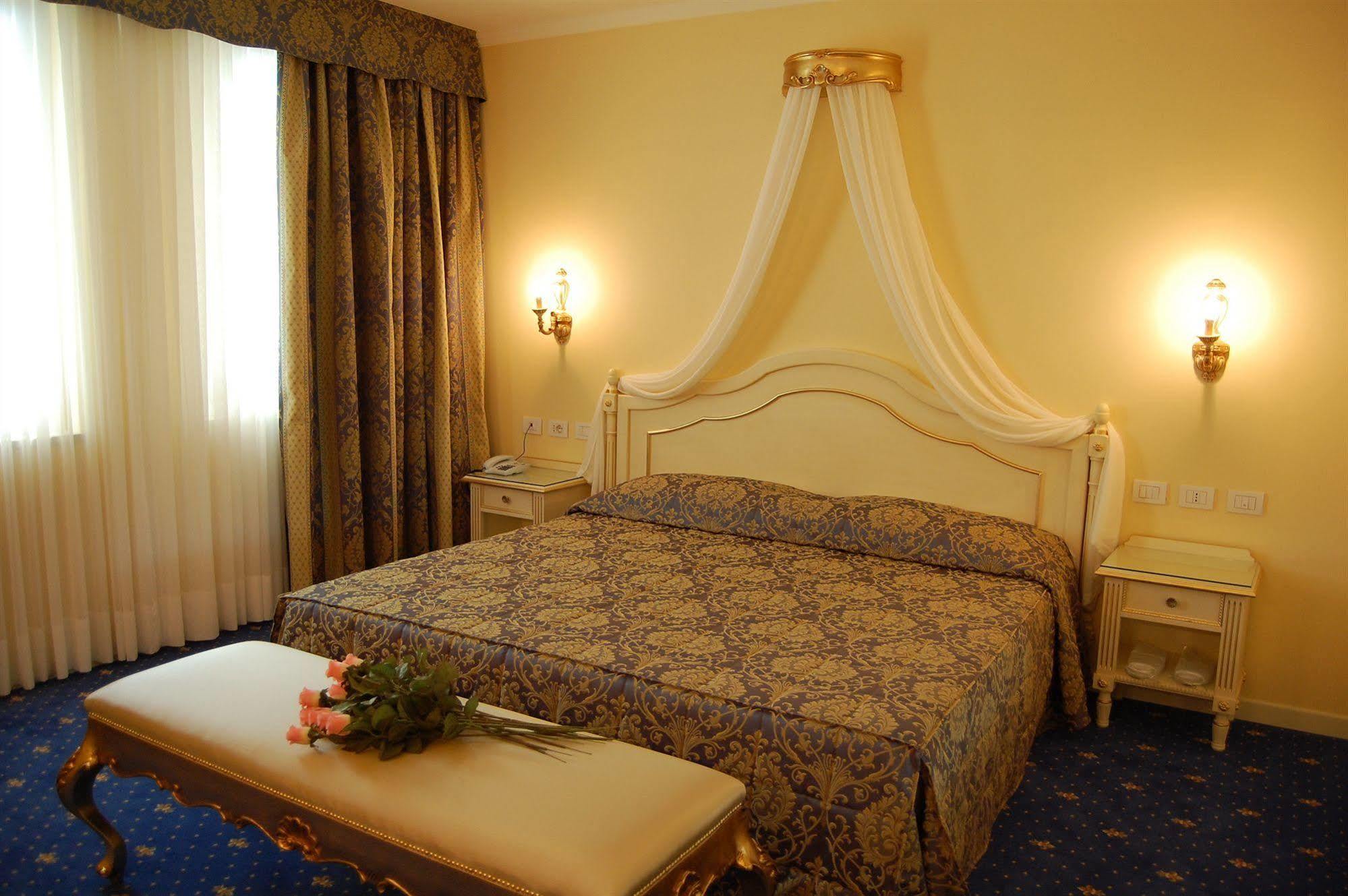 Hotel Motel Gold Calcinate Kültér fotó