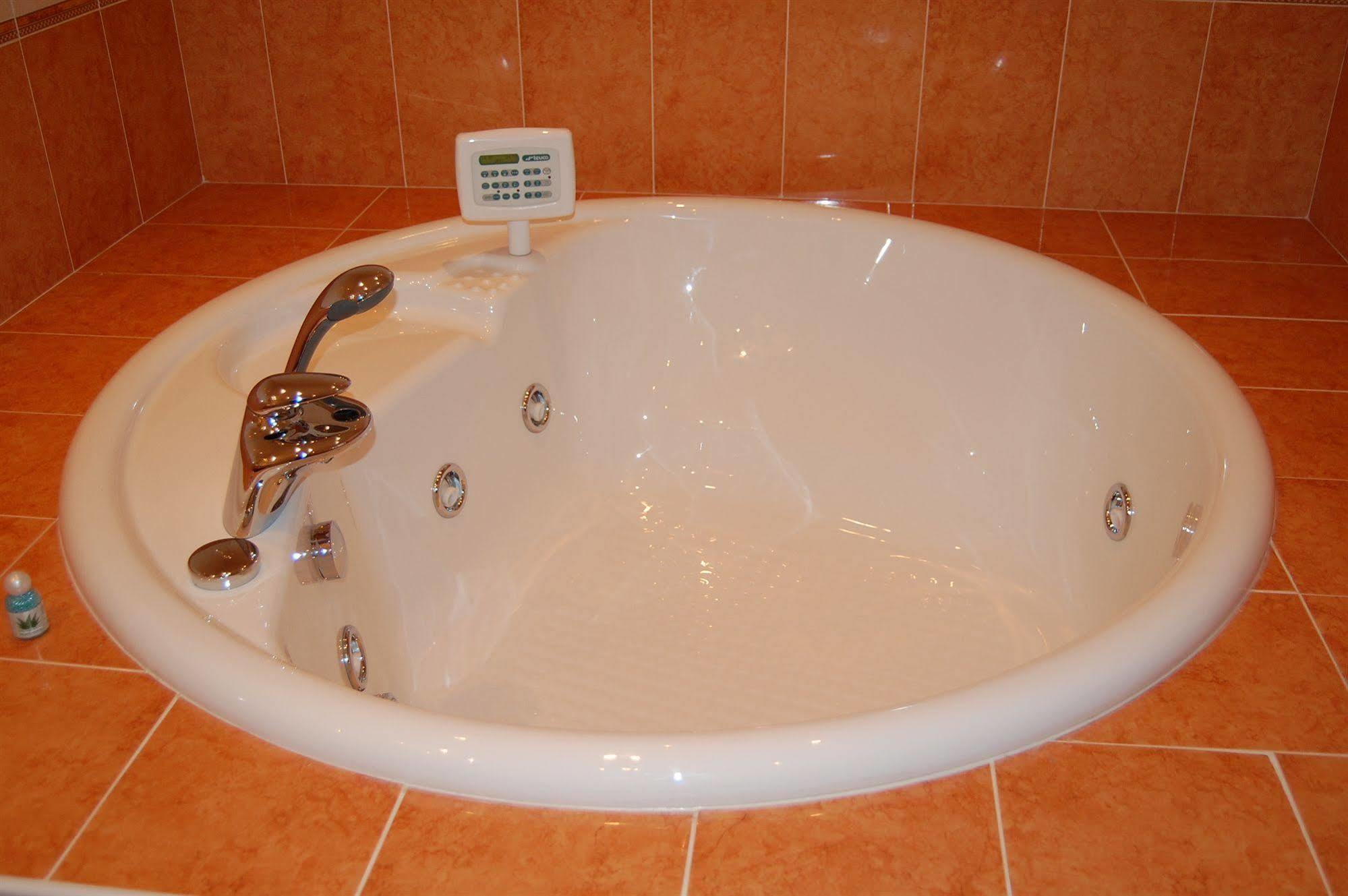 Hotel Motel Gold Calcinate Kültér fotó