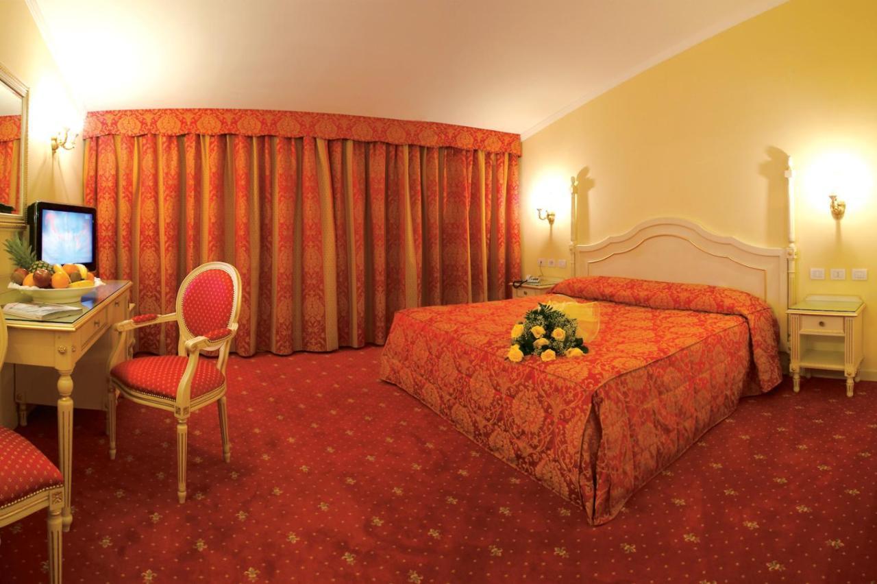 Hotel Motel Gold Calcinate Kültér fotó