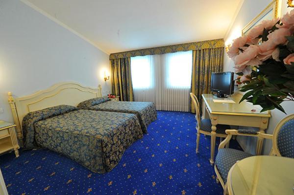 Hotel Motel Gold Calcinate Kültér fotó